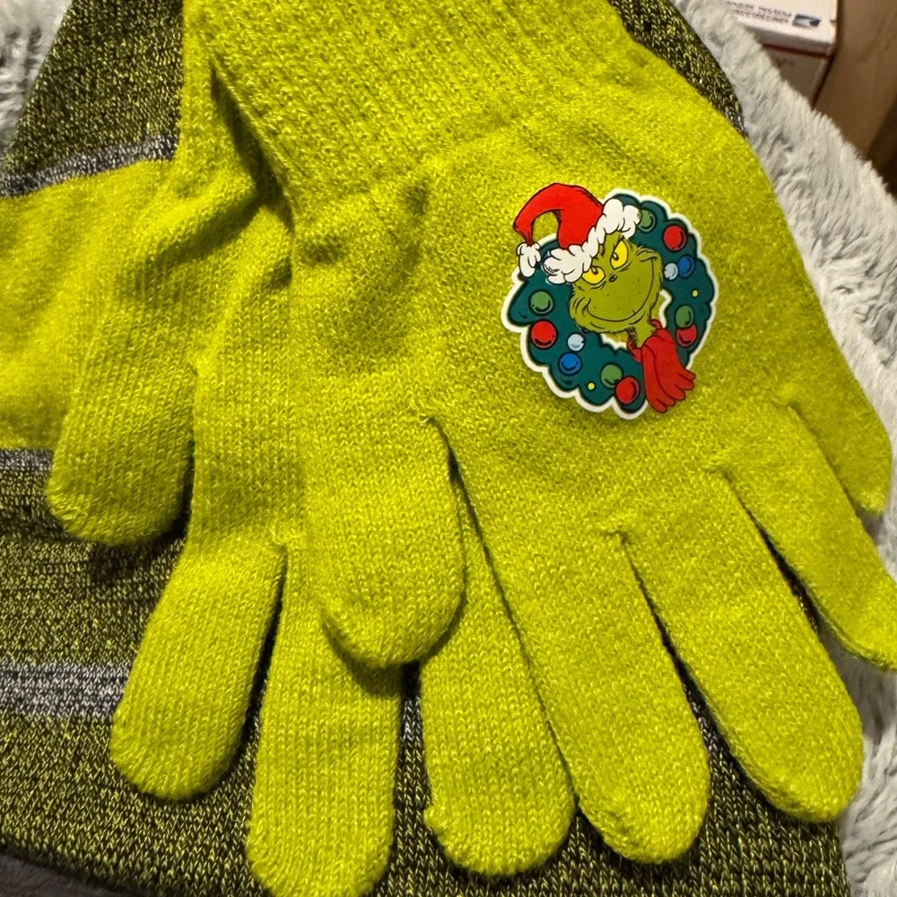 NWT Bioworld Kids Grinch Hat & Gloves Set‎ Officially Licensed Christmas Holiday